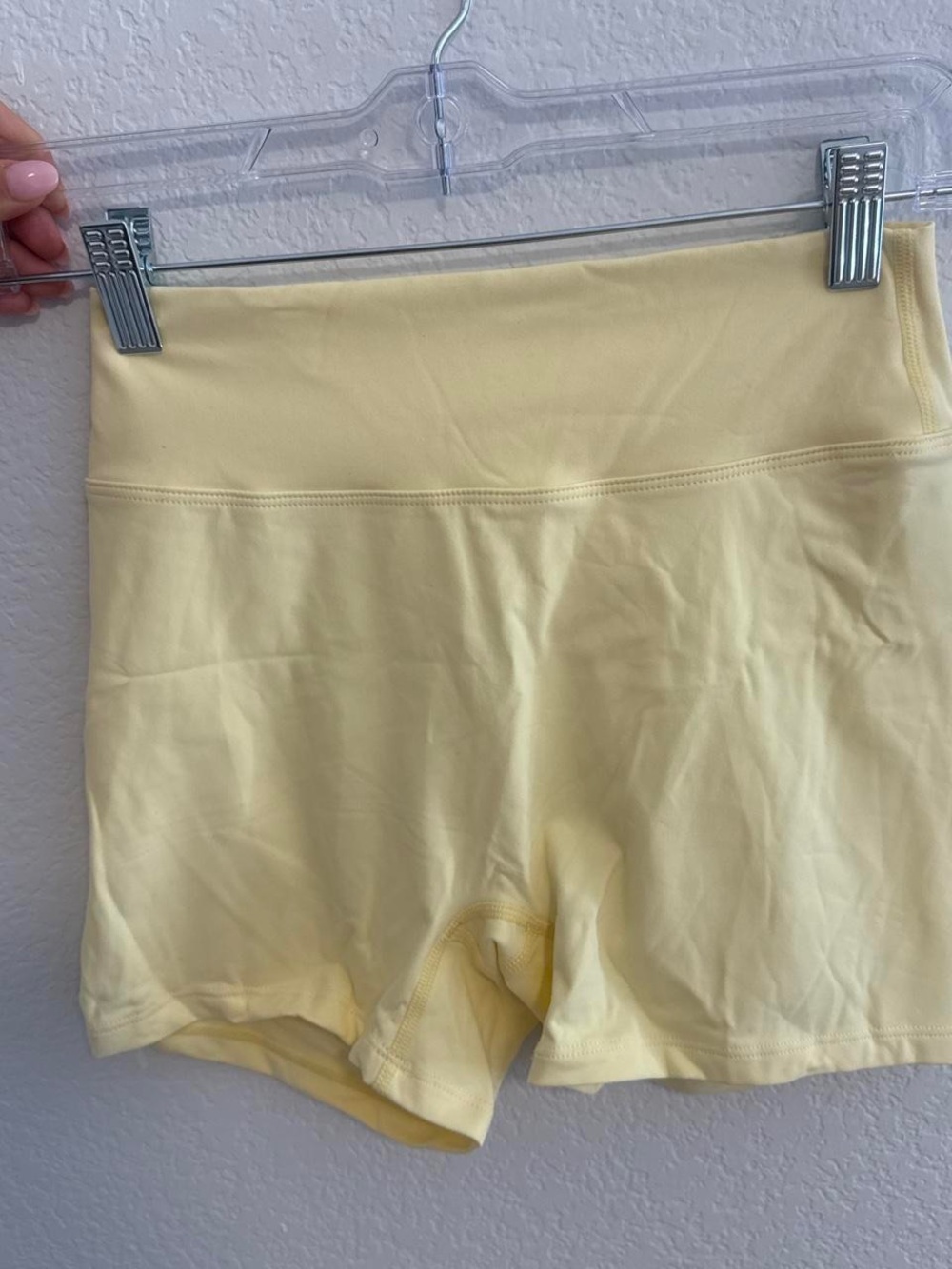 Women's Butter Yellow Workout Set - Picture 3 of 4